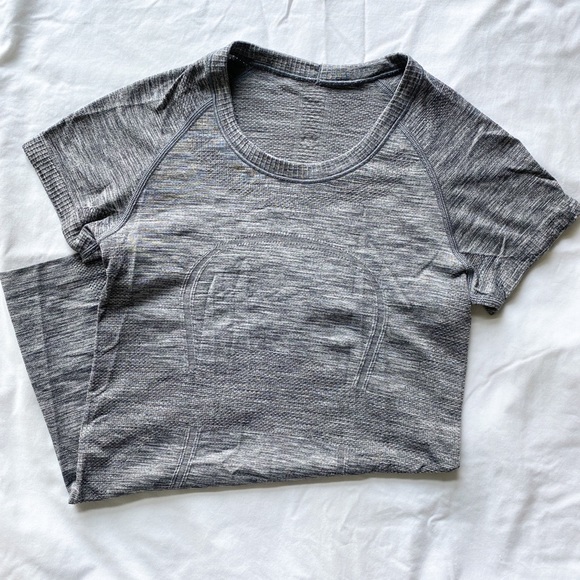lululemon athletica Tops - Lululemon Swiftly Tech Short Sleeve Shirt